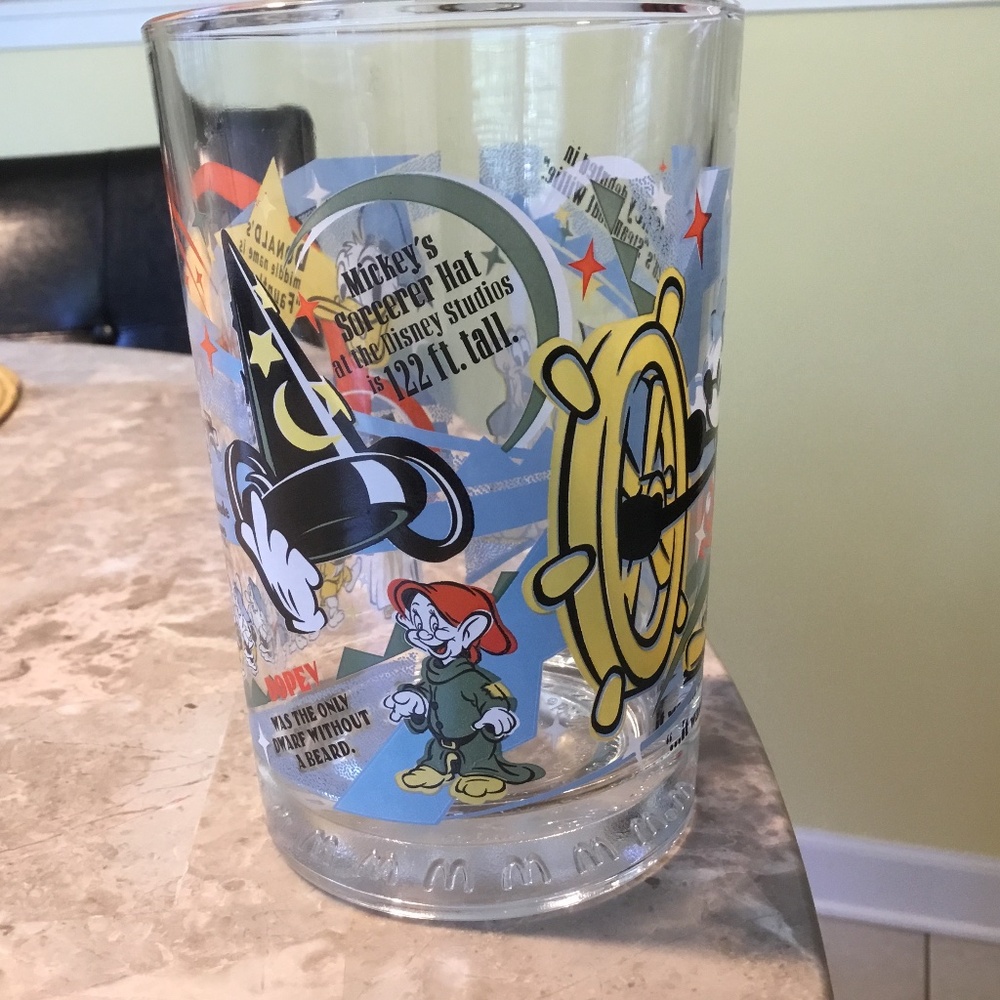 Walt Disney 100 years of Magic Glass (McDonald’s) - Picture 4 of 8